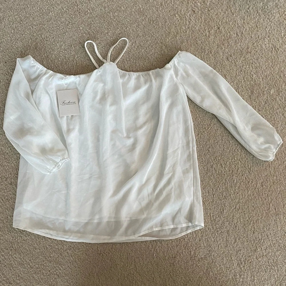 New with tags women’s off the shoulder blouse - Picture 1 of 3